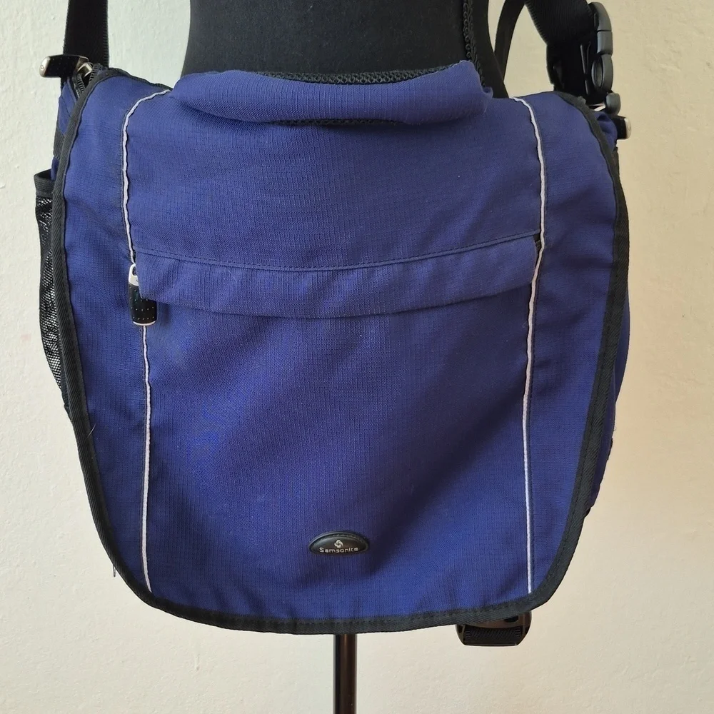 Samsonite Modern Utility Messenger Laptop Bag 17x14 Gently Loved